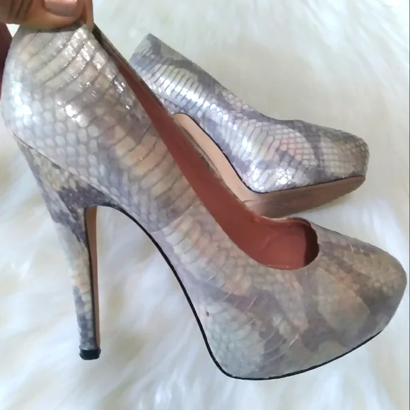 Vince Camuto  Platform Korsi Leather Snake Skin Silver Heels Size 5.5 - Picture 7 of 13
